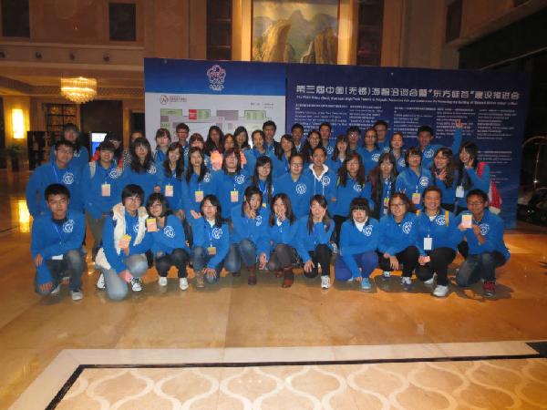 一品探花
志愿者热情服务中国（无锡）海智洽谈会