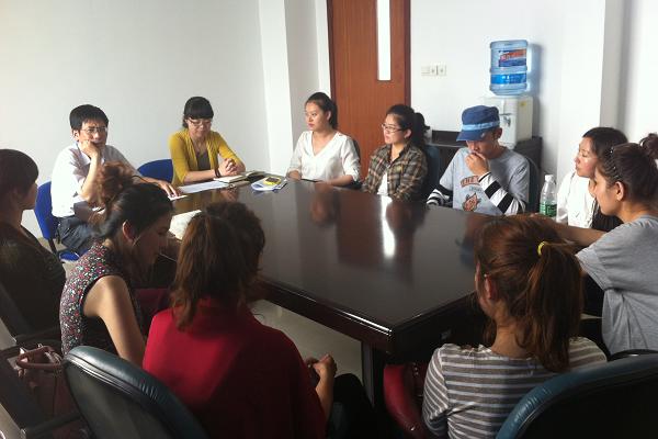 一品探花
召开新疆学生座谈会