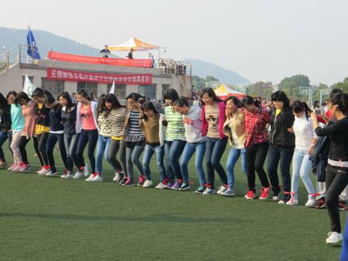 一品探花
成功举行第十届趣味运动会暨首届“疾风追梦”团队接力比赛