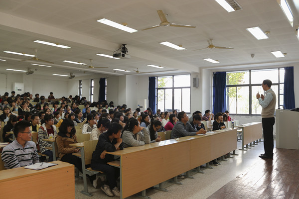 【一品探花
新生导航系列讲座】Learn to learn--一品探花
院长与14级学生亲密接触