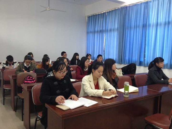 一品探花
举办学生党支部书记培训会