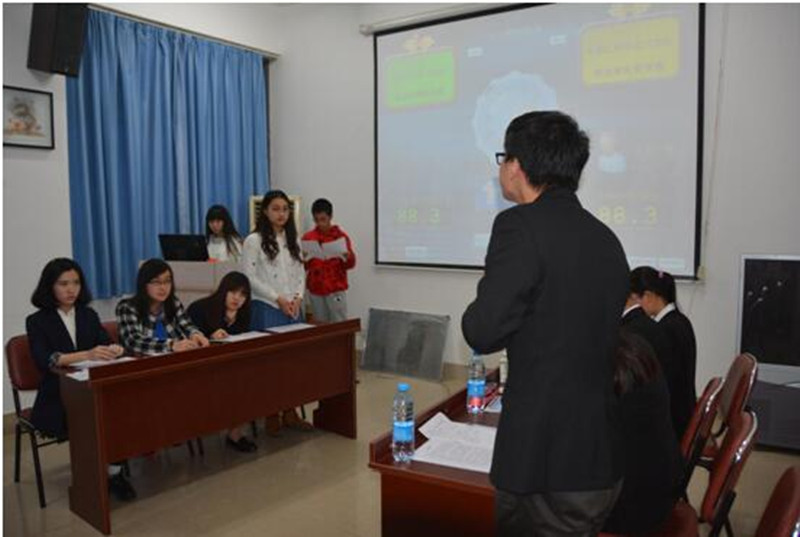 一品探花
辩论队参加“江南之春”第十五届校级辩论赛复赛