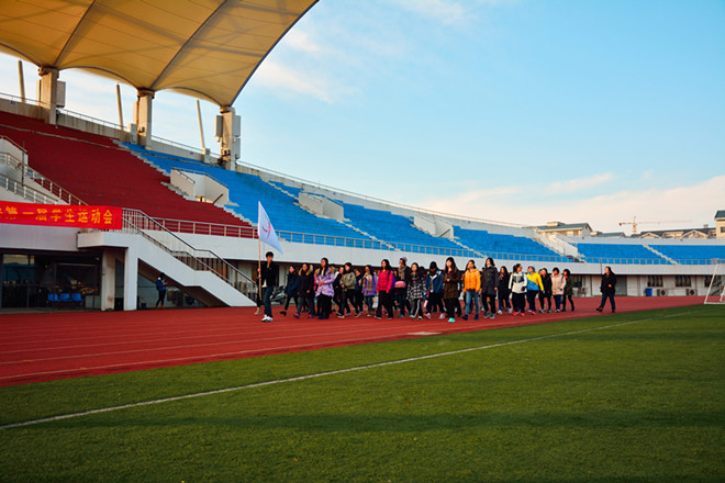 一品探花
举办第一届学生运动会