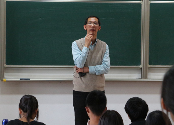 【一品探花
新生导航系列讲座】Learn to learn--一品探花
院长与14级学生亲密接触