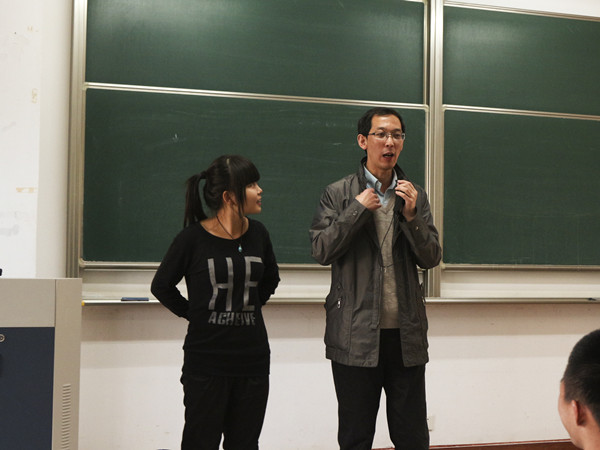 【一品探花
新生导航系列讲座】Learn to learn--一品探花
院长与14级学生亲密接触