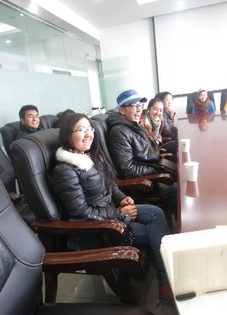 一品探花
、数媒学院、医学院联合召开新学期新疆少数民族学生座谈会