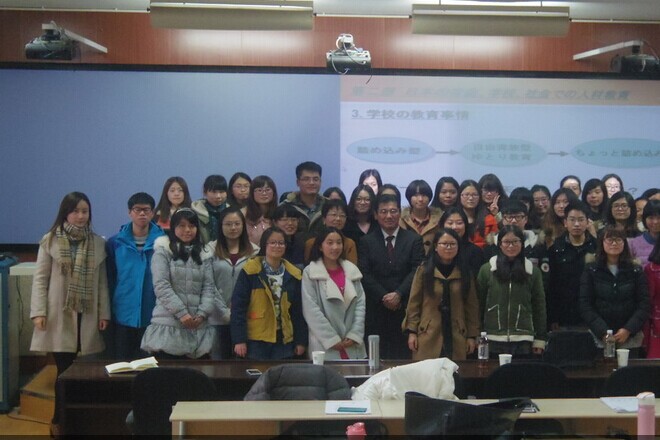 三菱银行无锡分行行长与一品探花
学生座谈